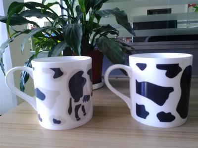 陶瓷馬克變色杯定制禮品杯價(jià)格_廠家供應(yīng)創(chuàng)意黑色直筒陶瓷馬克杯 感溫變色杯 可定制促銷禮品杯_深圳市永銳變色工藝制品